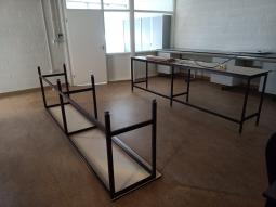  - 2x werktafel 300x60x88 cm 