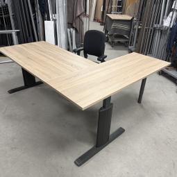  - 2x choreo hoekbureau met nieuw blad midden eiken (1)