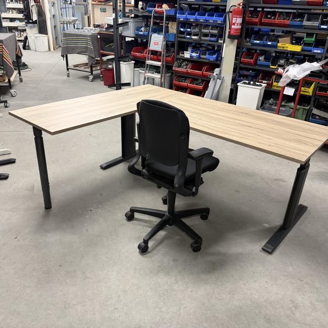  - 2x choreo hoekbureau met nieuw blad midden eiken (4)