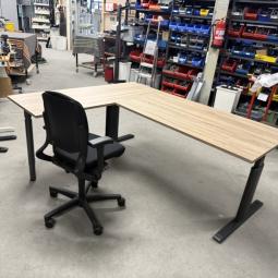  - 2x choreo hoekbureau met nieuw blad midden eiken (31)