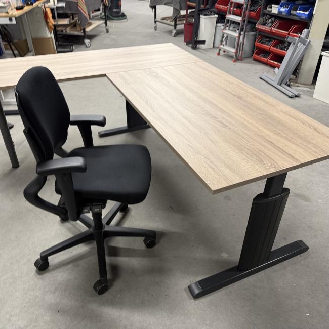  - 2x choreo hoekbureau met nieuw blad midden eiken (32)