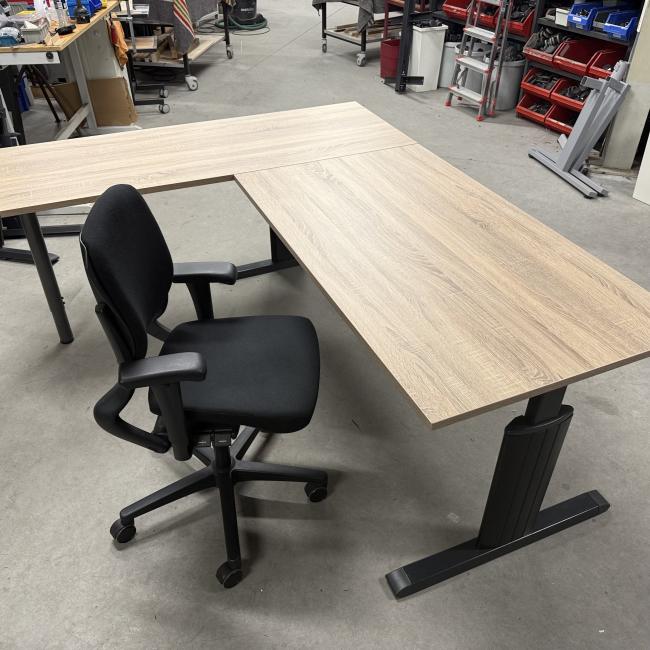  - 2x choreo hoekbureau met nieuw blad midden eiken (33)