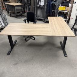  - 2x choreo hoekbureau met nieuw blad midden eiken (43)