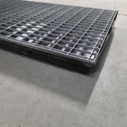  -  kunststof lekbak met gegalvaniseerd stalen rooster afm 100x60x8,5 cm   (3)