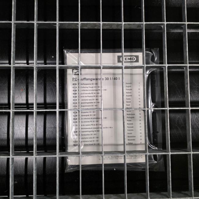  -  kunststof lekbak met gegalvaniseerd stalen rooster afm 100x60x8,5 cm   (2)