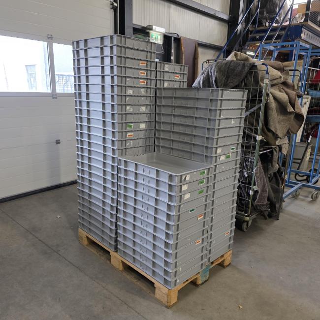  - 190 kunststof bakken afm 60x40x7 cm  (1)