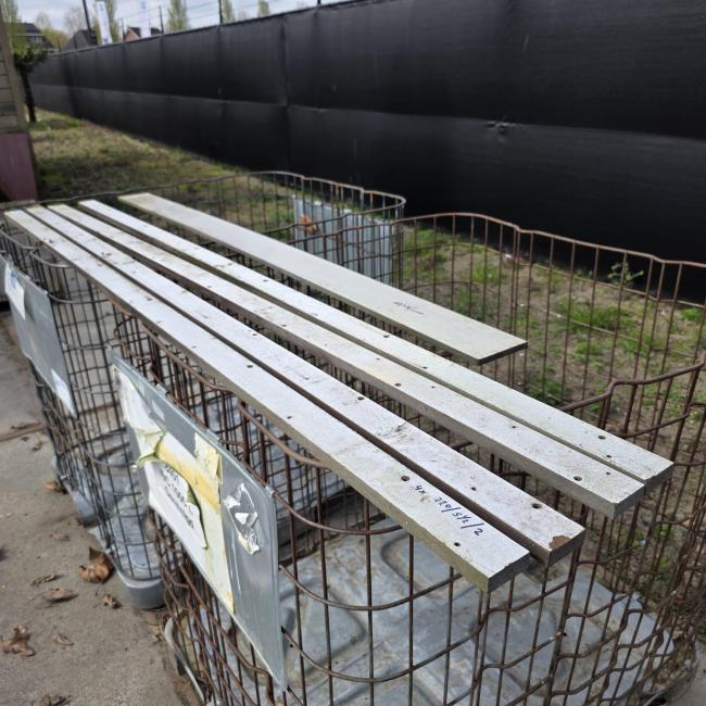  - 4x trespa strook afm 220x5,5x2 cm  en 1x 187x11,5  12 mm dik  (7)