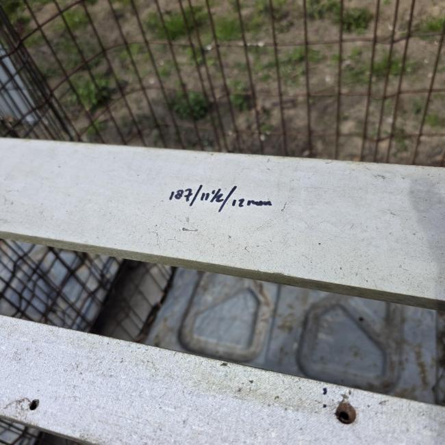  - 4x trespa strook afm 220x5,5x2 cm  en 1x 187x11,5  12 mm dik  (5)