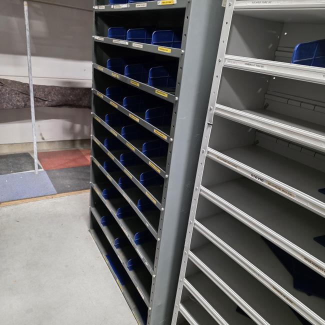  - 5x vakkenkast afm 200x10x30 cm  (2)