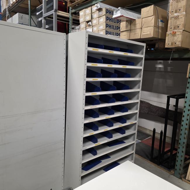  - 5x vakkenkast afm 200x10x30 cm  (1)