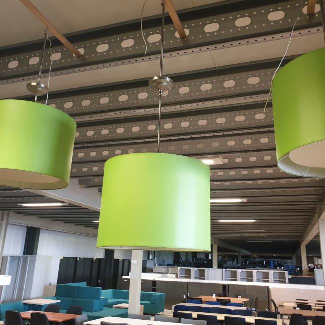  - aantal hanglampen plafondlampen met RVS ophangstang in hoogte verstelbaar  (3)