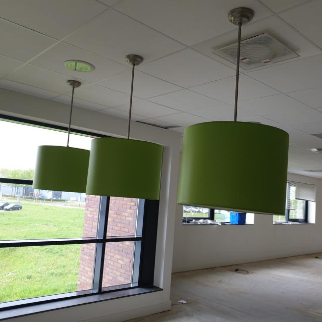  - aantal hanglampen plafondlampen met RVS ophangstang in hoogte verstelbaar  (6)