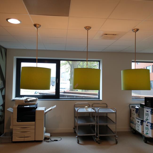  - aantal hanglampen plafondlampen met RVS ophangstang in hoogte verstelbaar  (7)