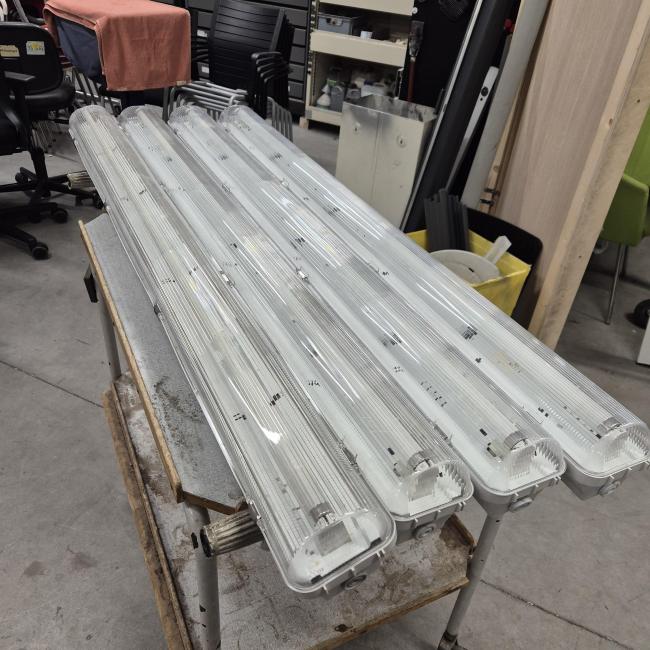  - 4x spatwaterdichte armaturen 120 cm  36 watt  (3)