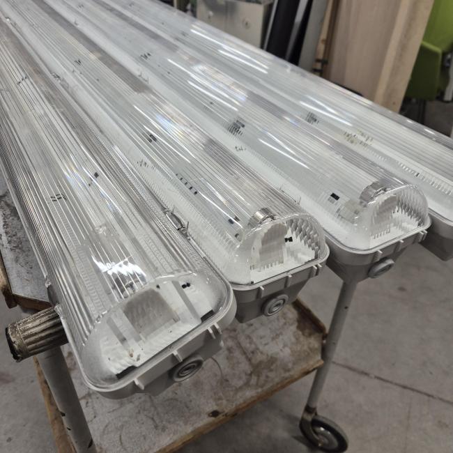  - 4x spatwaterdichte armaturen 120 cm  36 watt  (2)