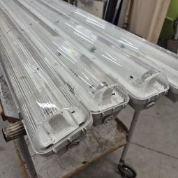  - 4x spatwaterdichte armaturen 120 cm  36 watt  (2)