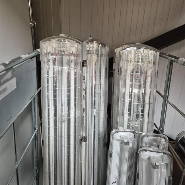  - 4x spatwaterdichte armaturen 120 cm  36 watt  (1)