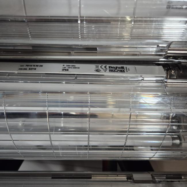  - 5x spatwaterdichte TL armaturen 150 cm 2x35 watt T5  (1)