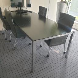  - zwarte spreektafel vergadertafel  (3)