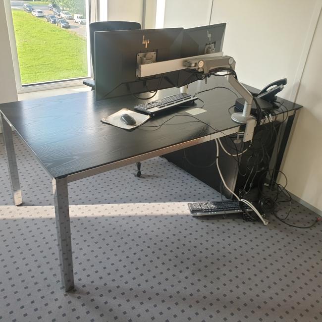  - zwarte spreektafel vergadertafel  (1)