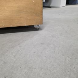  - houten kist op zwenkwielen afm 104x64x75 hoog  (4)