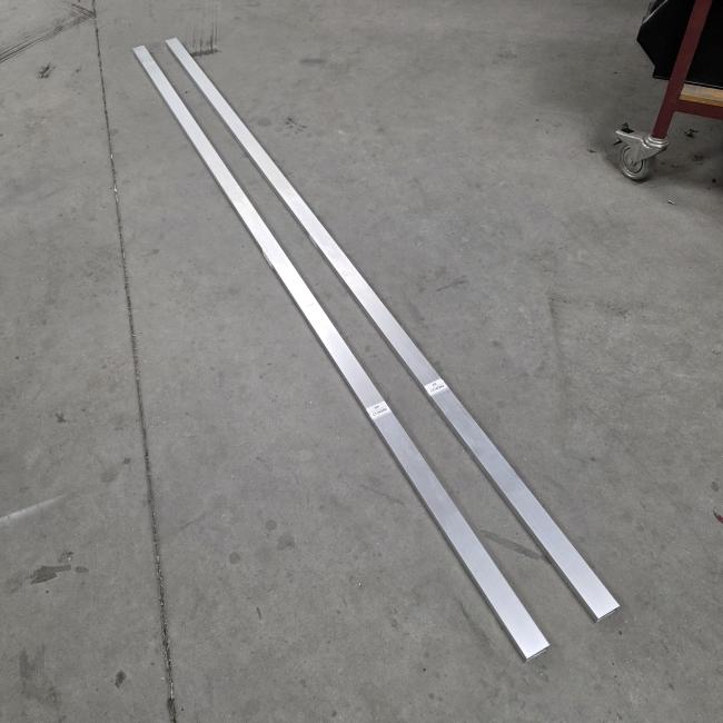  - 2x aluminium profiel geleider afm 220x4x2 cm dikte 2 mm (4)