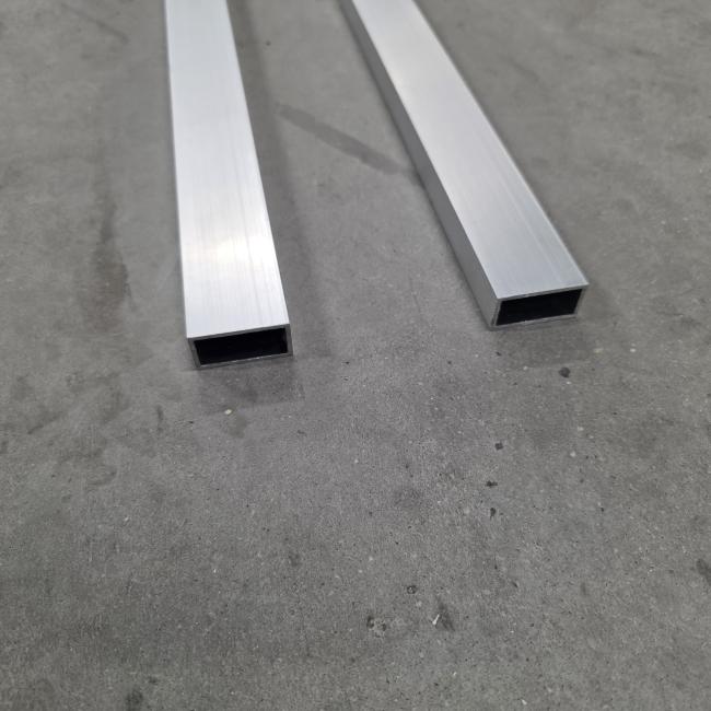  - 2x aluminium profiel geleider afm 220x4x2 cm dikte 2 mm (5)