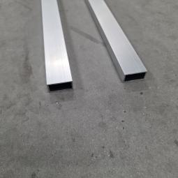  - 2x aluminium profiel geleider afm 220x4x2 cm dikte 2 mm (5)