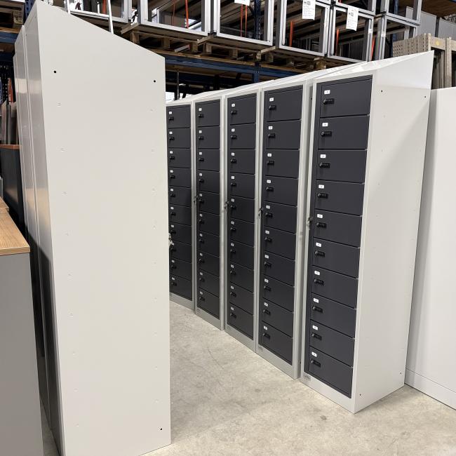  - 8x in nieuwstaat zeer nette staat bijna nieuw (111)