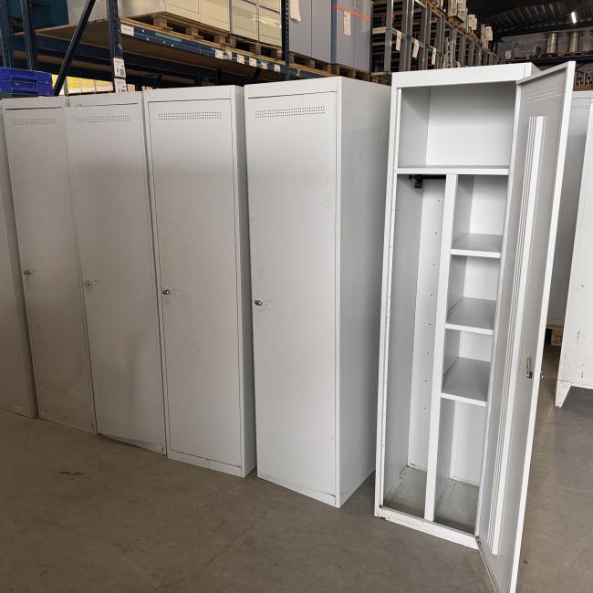 - partij 1-deurs lichtgrijze mealen lockerkasten hang-leg met schappen (21)