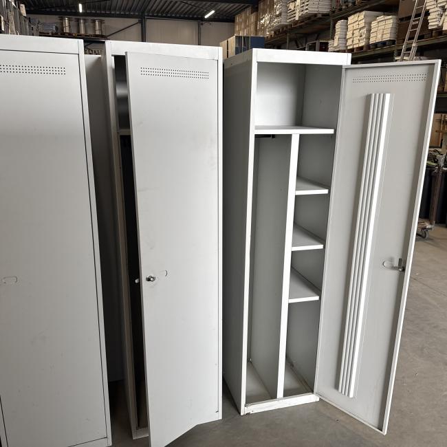  - partij 1-deurs lichtgrijze mealen lockerkasten hang-leg met schappen (23)