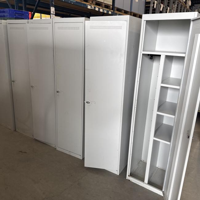  - partij 1-deurs lichtgrijze mealen lockerkasten hang-leg met schappen (24)