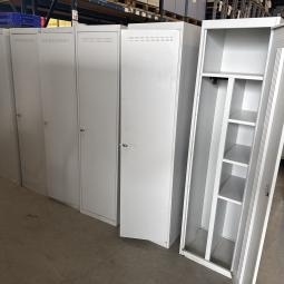  - partij 1-deurs lichtgrijze mealen lockerkasten hang-leg met schappen (24)