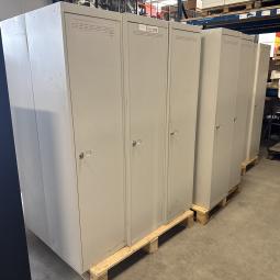  - partij 1-deurs lichtgrijze mealen lockerkasten hang-leg met schappen (26)