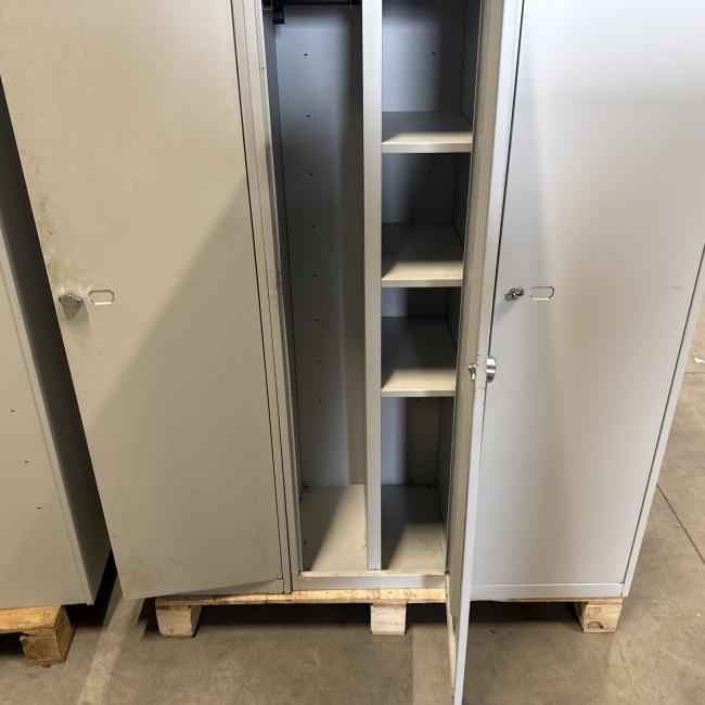  - partij 1-deurs lichtgrijze mealen lockerkasten hang-leg met schappen (27)