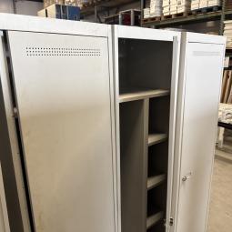  - partij 1-deurs lichtgrijze mealen lockerkasten hang-leg met schappen (29)