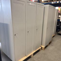  - partij 1-deurs lichtgrijze mealen lockerkasten hang-leg met schappen (30)