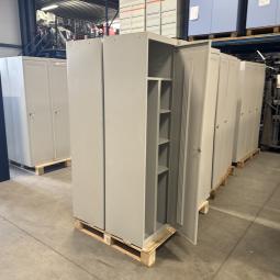  - partij 1-deurs lichtgrijze mealen lockerkasten hang-leg met schappen (1)