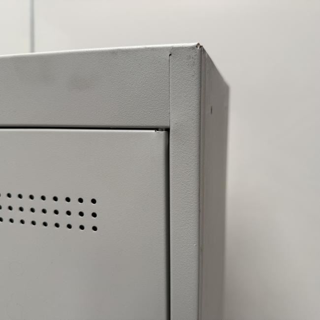  - partij 1-deurs lichtgrijze mealen lockerkasten hang-leg met schappen (6)