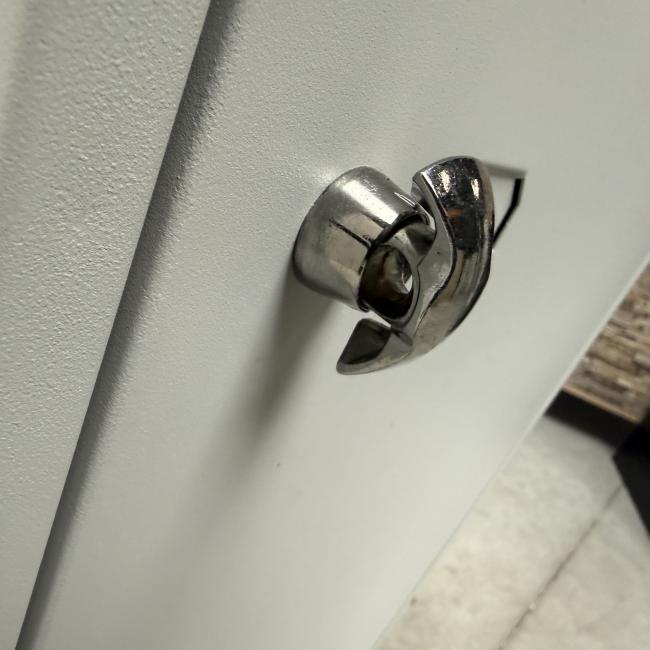  - partij 1-deurs lichtgrijze mealen lockerkasten hang-leg met schappen (7)