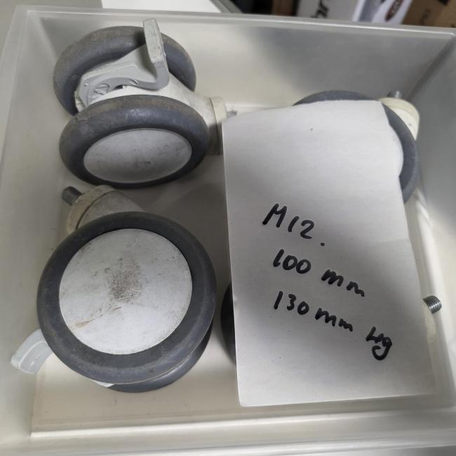  - SET ZWENK EN BOKWIELEN DOORSNEDE WIEL 100 MM HOOGTE 130 MM SCHROEFPEN M12 (2)