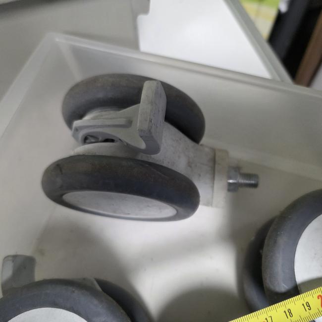  - SET ZWENK EN BOKWIELEN DOORSNEDE WIEL 100 MM HOOGTE 130 MM SCHROEFPEN M12 (4)