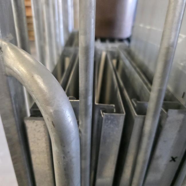  - 48X SCHAPPEN 120X37 CM 10X STAANDER 183X37 CM   (1)