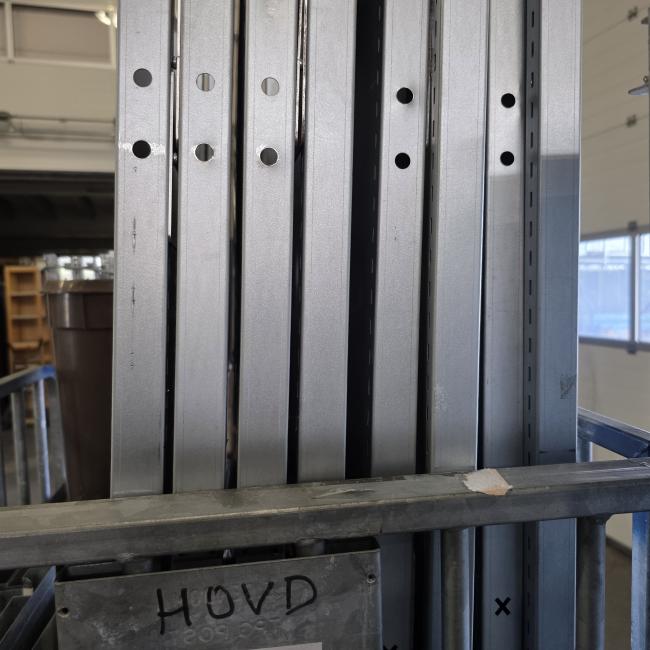  - 48X SCHAPPEN 120X37 CM 10X STAANDER 183X37 CM   (2)