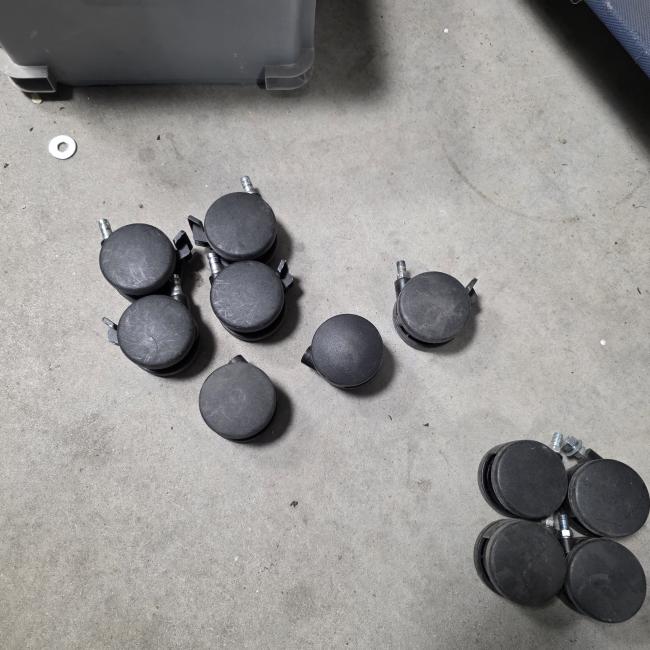  - PARTIJ ZWENKWIELEN GEREMD  EN ONGEREMD MET M12 SCHROEFPEN 46X REM 44X ZONDER REM  (7)