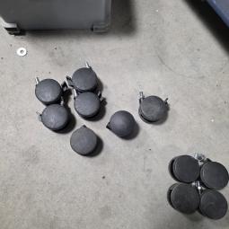  - PARTIJ ZWENKWIELEN GEREMD  EN ONGEREMD MET M12 SCHROEFPEN 46X REM 44X ZONDER REM  (7)