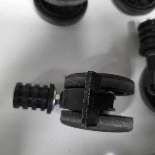  - PARTIJ ZWENKWIELEN GEREMD  EN ONGEREMD MET M12 SCHROEFPEN 46X REM 44X ZONDER REM  (9)