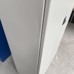  - set 2 stuks stalen kasten (31)