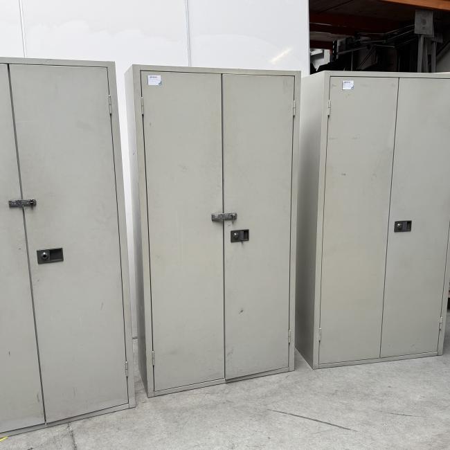  - set 3 stuks Bisley met schade intensief gebr (4)