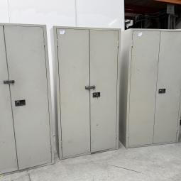  - set 3 stuks Bisley met schade intensief gebr (4)